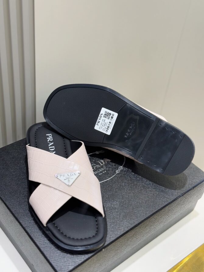 Prada's latest slippers are synchronized with the official website - Image 12