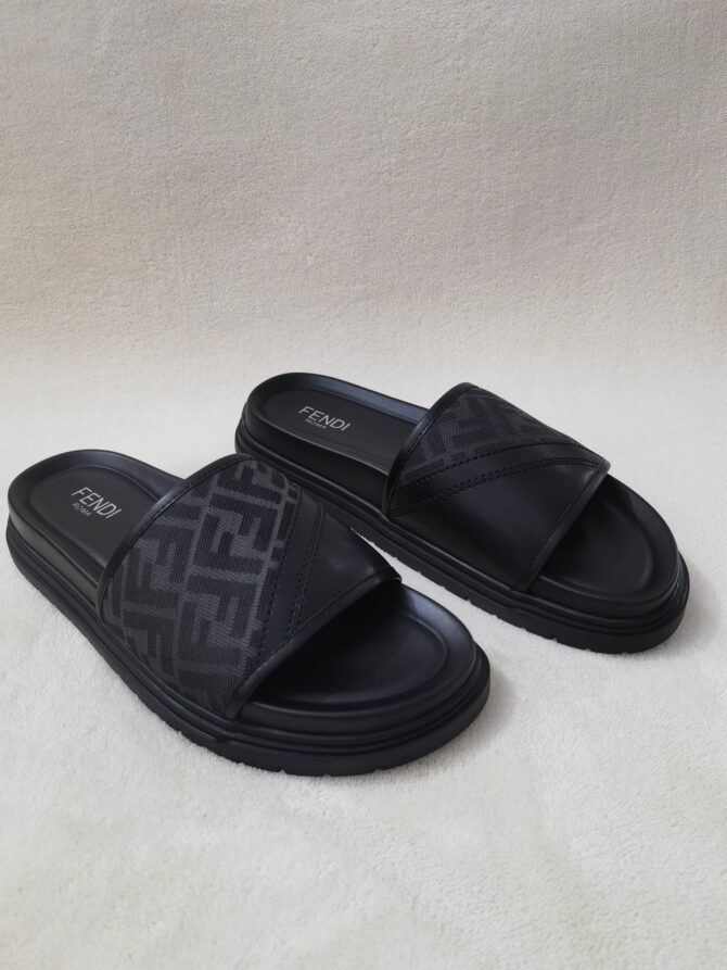 FENDI Sandals - Gambar 3