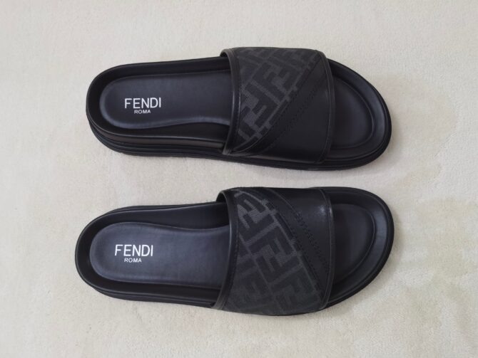 FENDI Sandals - Gambar 4