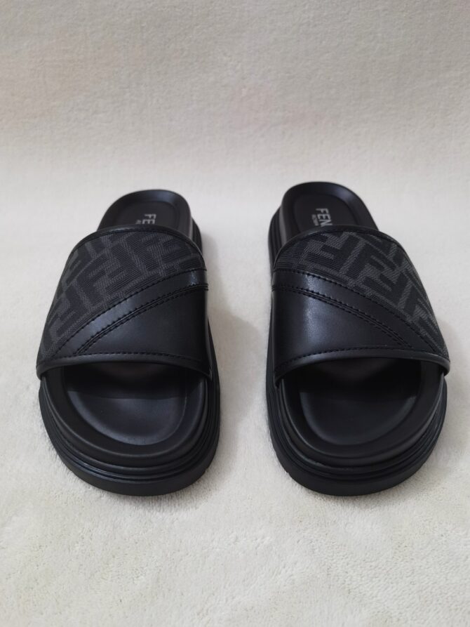 FENDI Sandals - Gambar 5