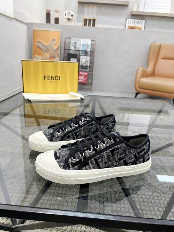 FENDI shoes - Gambar 3